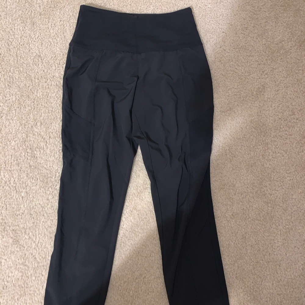 black yoga pants/ leggings